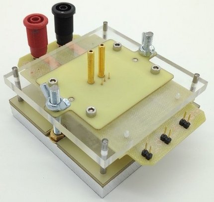 Prüfvorrichtung zur elektrischen Charakterisierung leiterplattenintegrierter Leistungsmodule